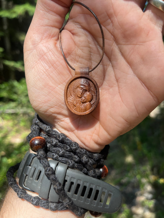 Sweet Kiss - Pendant (Walnut)